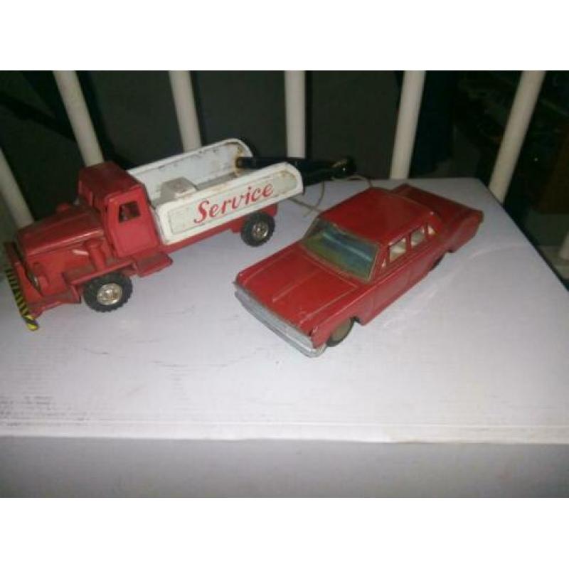 2 blikken auto's made in Japan