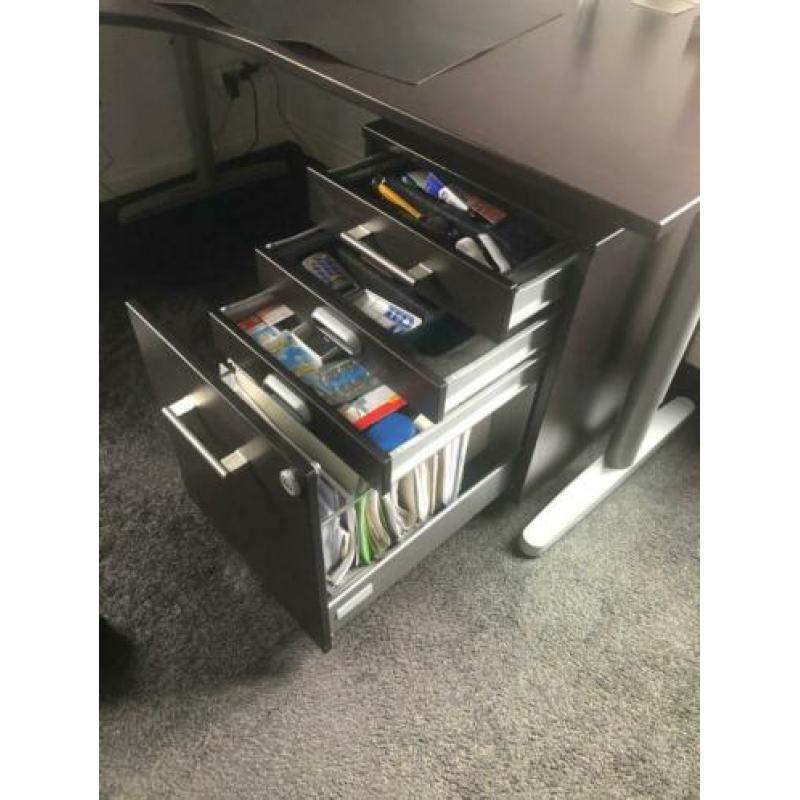 Bureau met bureaustoel