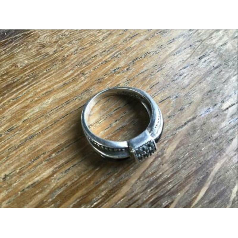 2 mooie zilveren ringen met onys