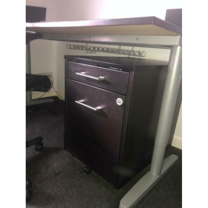 Bureau met bureaustoel