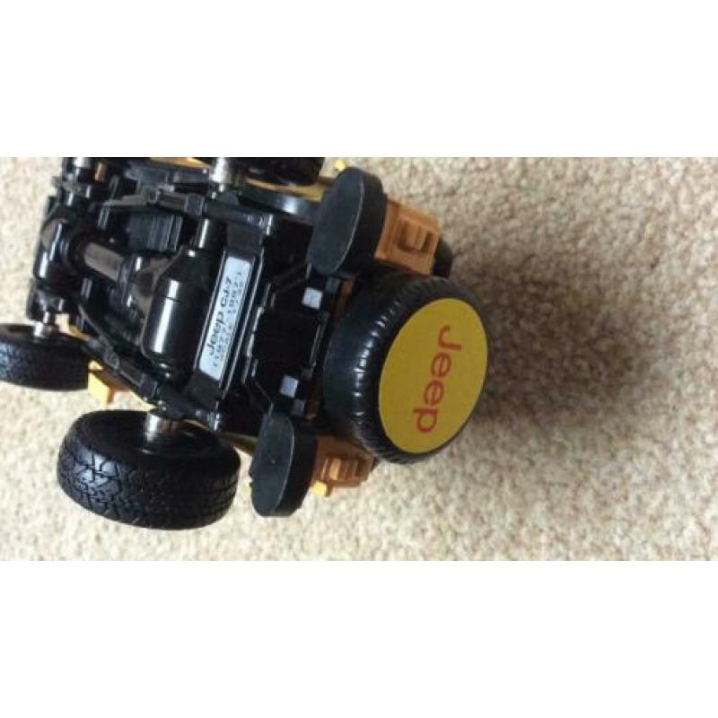 Speelgoed// verzamel auto jeep