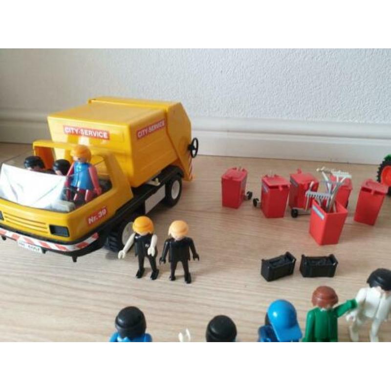 Playmobil: boot, vuilnisw. paarden,tractor, poppetjes, etc.