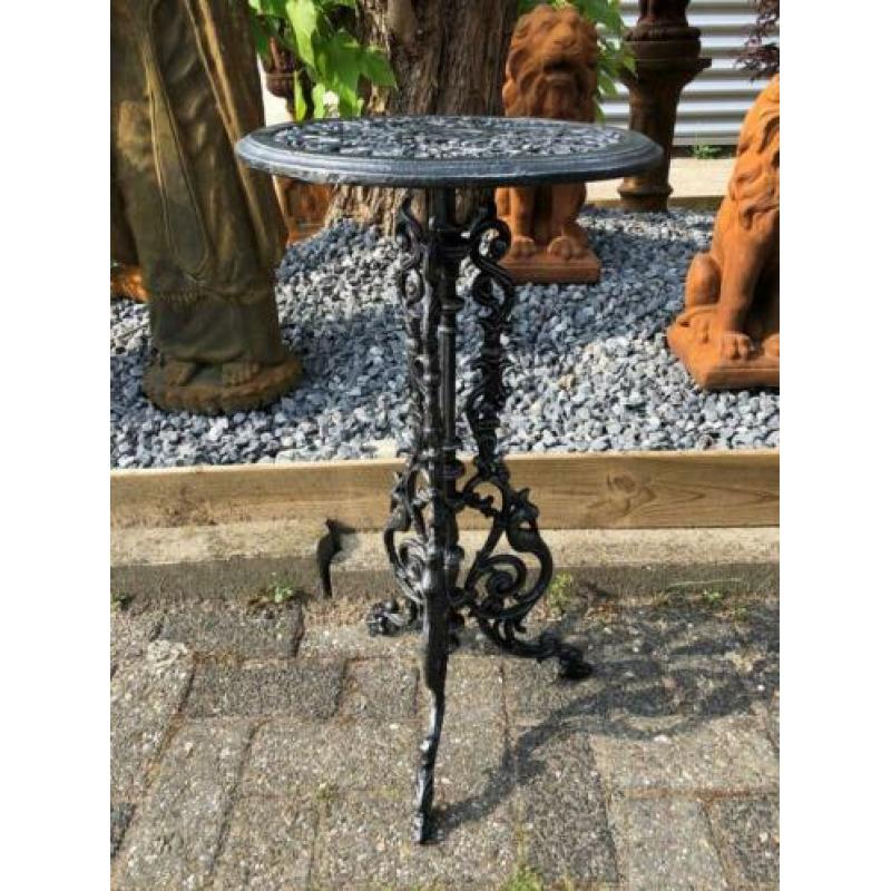 Bijzet tafel zwaar gietijzer, uniek en prachtig !!