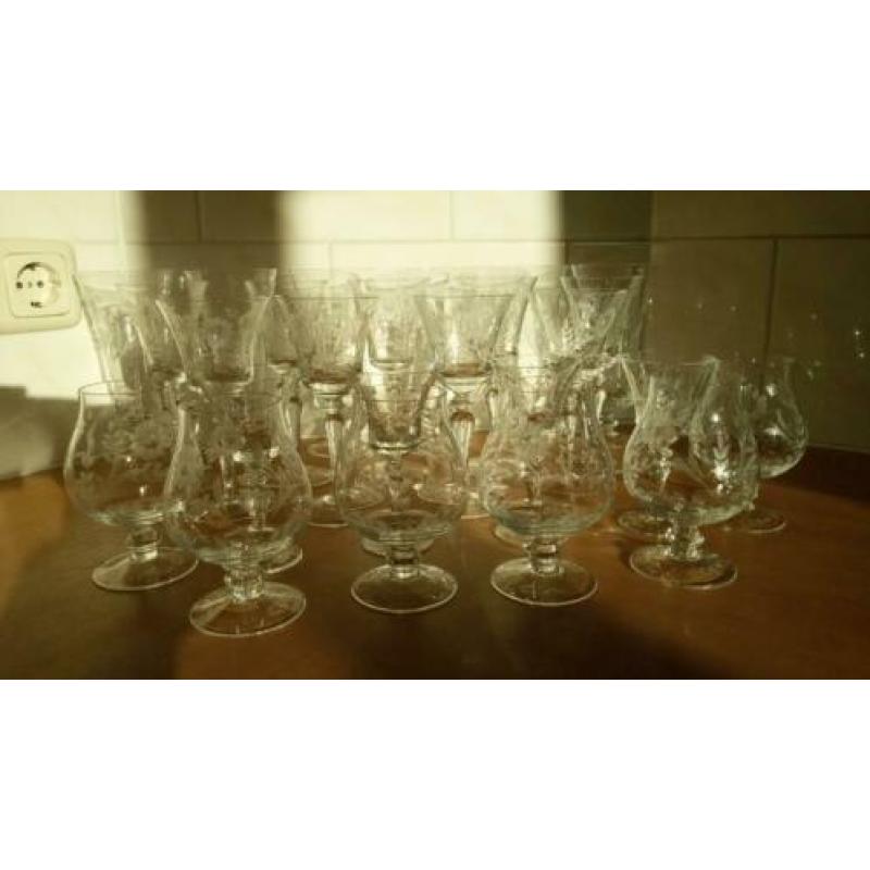 Luxe glasservies met bloemmotief gegraveerd 25-delig t.e.a.b