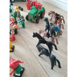 Playmobil: boot, vuilnisw. paarden,tractor, poppetjes, etc.