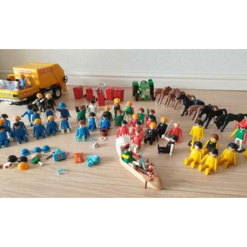 Playmobil: boot, vuilnisw. paarden,tractor, poppetjes, etc.