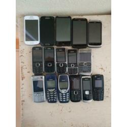 16 Gsm, 10 laders, en 10 losse kabeltjes alles in 1 koop