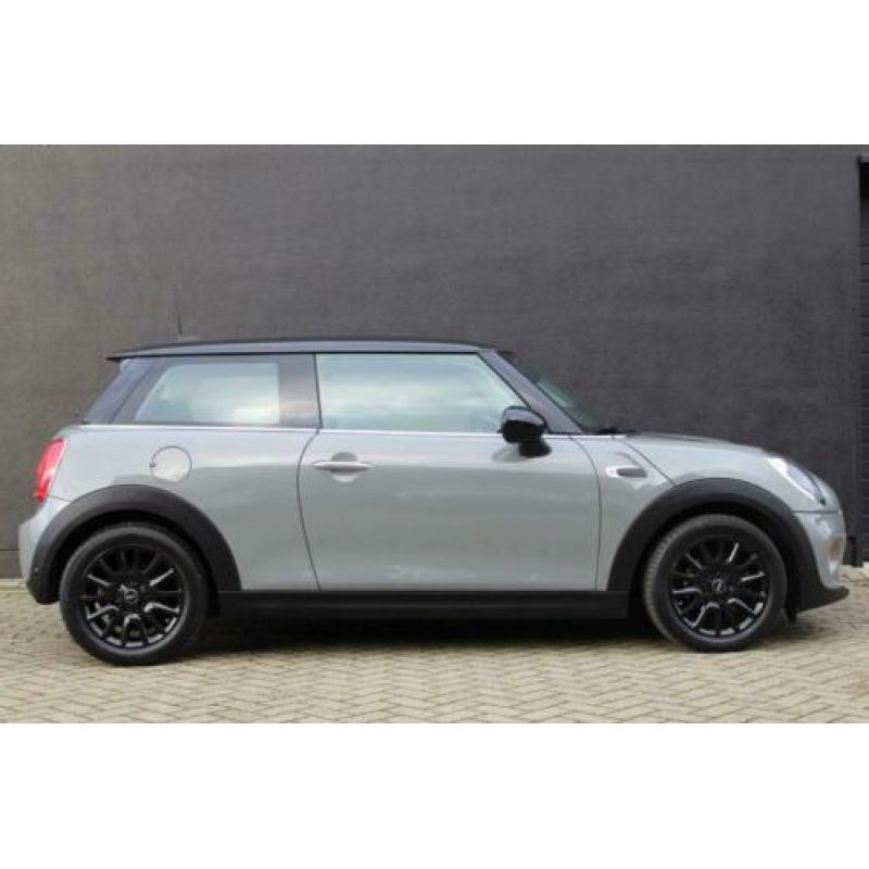 MINI 3-deurs Cooper Business (bj 2017)