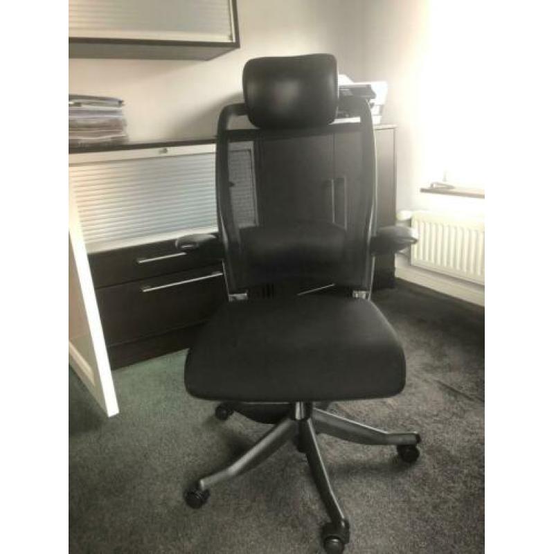 Bureau met bureaustoel