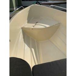Prima onderhouden Wiedesloep met 6 pk Suzuki four stroke.