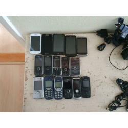 16 Gsm, 10 laders, en 10 losse kabeltjes alles in 1 koop
