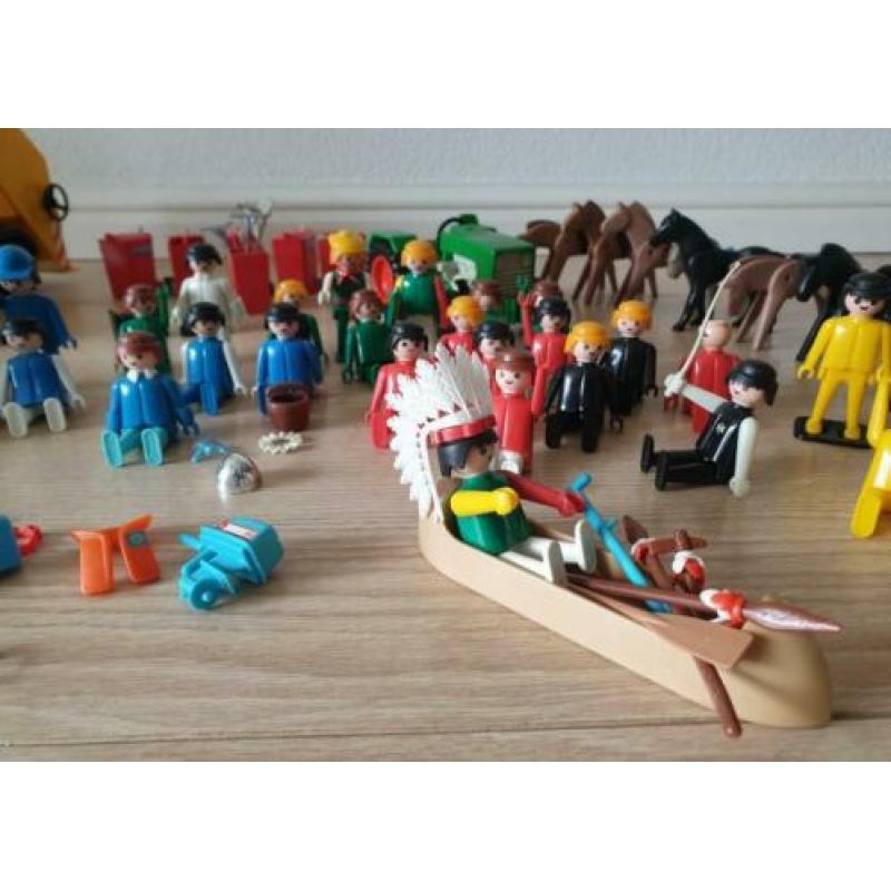 Playmobil: boot, vuilnisw. paarden,tractor, poppetjes, etc.