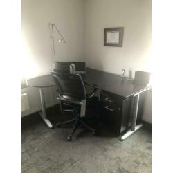 Bureau met bureaustoel