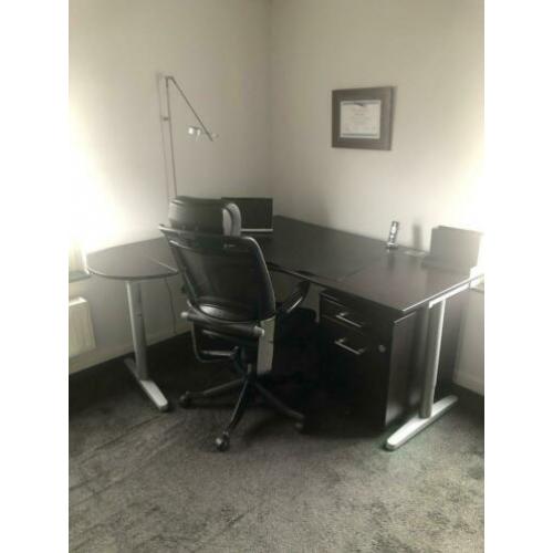 Bureau met bureaustoel