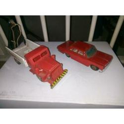 2 blikken auto's made in Japan