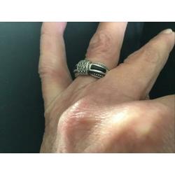 2 mooie zilveren ringen met onys