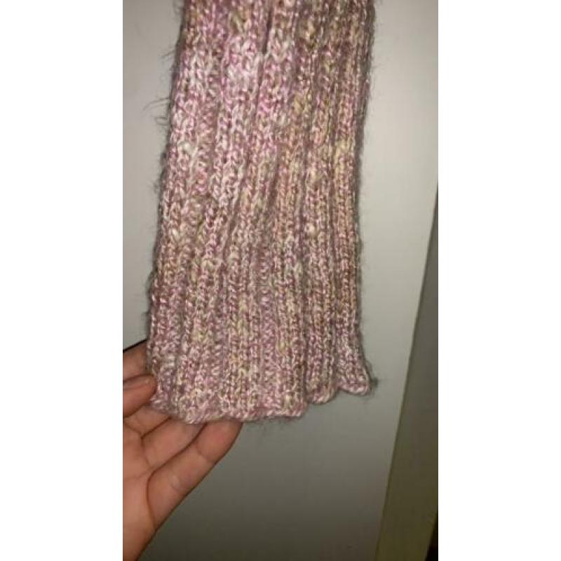 Handgebreid zacht roze wit & bruin trui met knopen