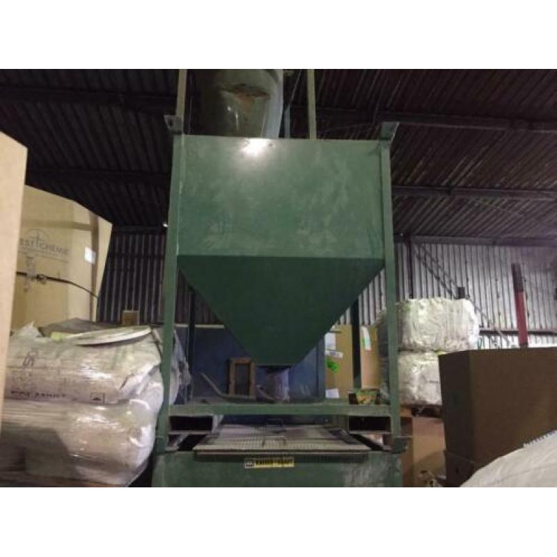 Cycloonfilter met o.a. een stofkast