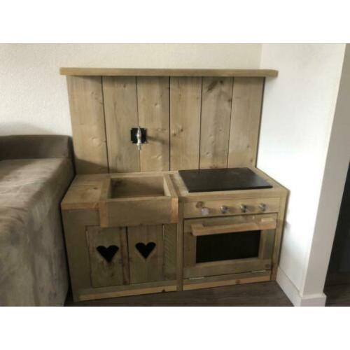 Kinderkeuken steigerhout met toebehoren.