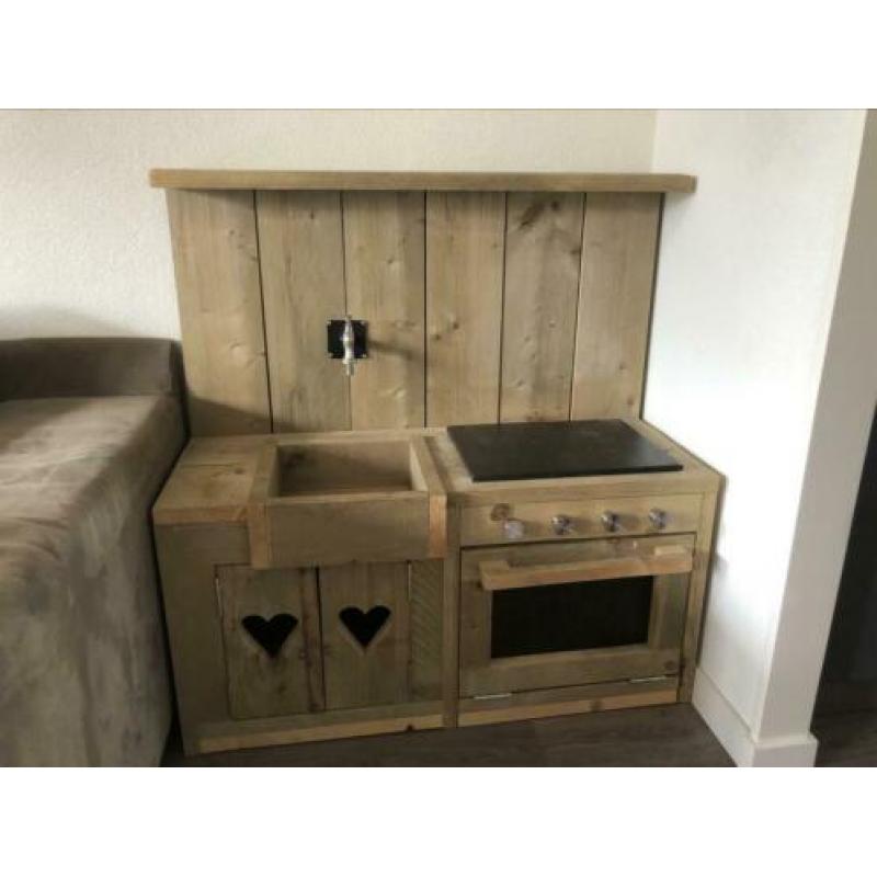 Kinderkeuken steigerhout met toebehoren.