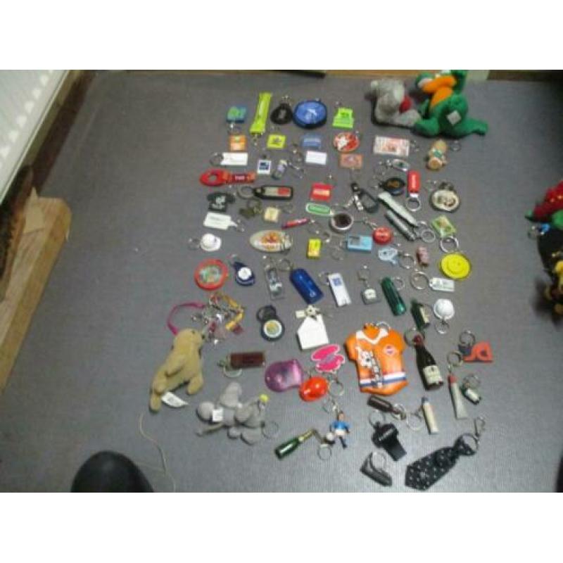Sleutelhangers 330 stuks + 23