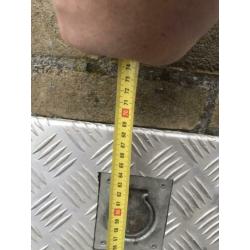 Luik , vloerluik 58 bij 68,5 cm