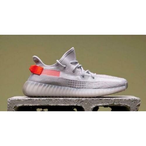 Adidas Yeezy 350 V2 Taillight maat 46