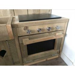 Kinderkeuken steigerhout met toebehoren.