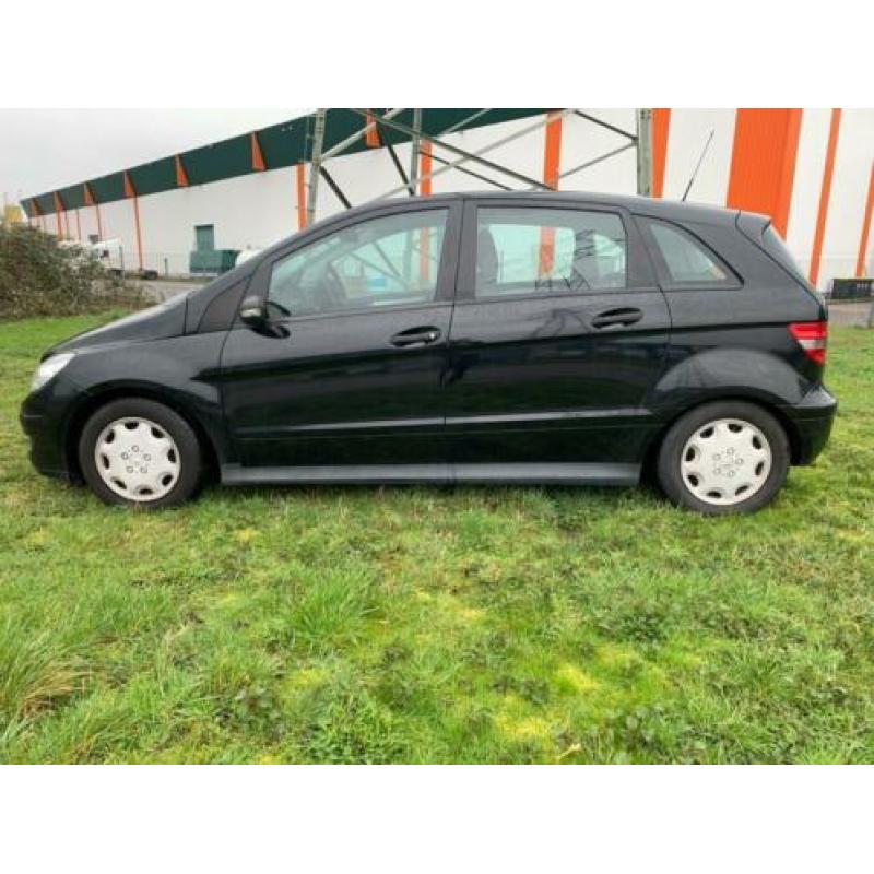 Mercedes B 170 2005 Zwart Set Winterbanden Trekhaak Airco