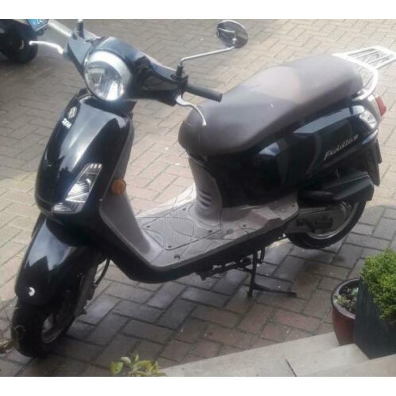 Sym fiddle 2 geel kenteken 4 takt.
