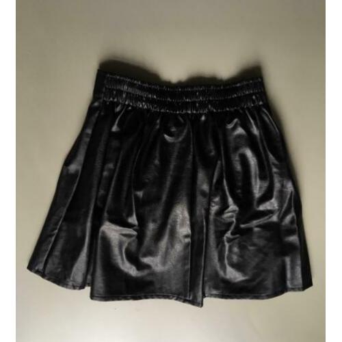 Leuk zwart leren vintage rokje. Maat S