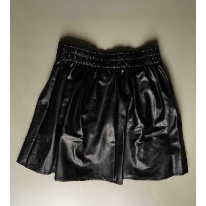 Leuk zwart leren vintage rokje. Maat S
