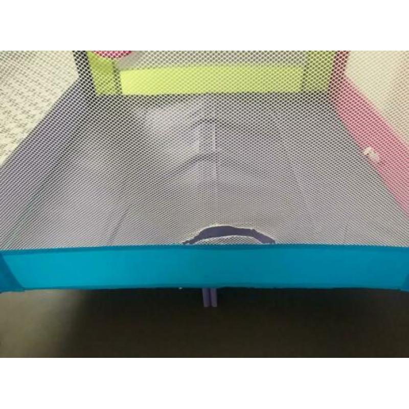 Campingbedje/ Box in leuke felle kleuren!