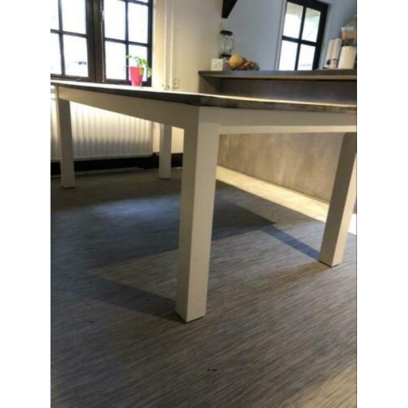 Mooie eettafel zo goed als nieuw - 2 jaar oud - was €499