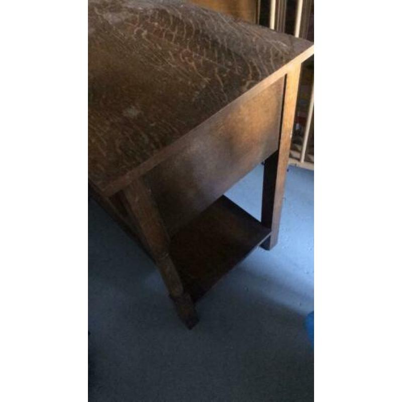 Antieke sidetable met kleplade en plank