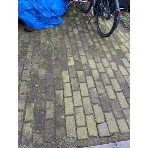 gratis af te halen tuintegels / klinkers ongeveer 16 m2