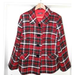 El Corte Ingles jas geruit rood, wit en zwart maat. 52 ??