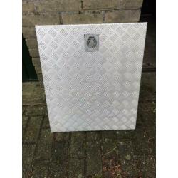 Luik , vloerluik 58 bij 68,5 cm