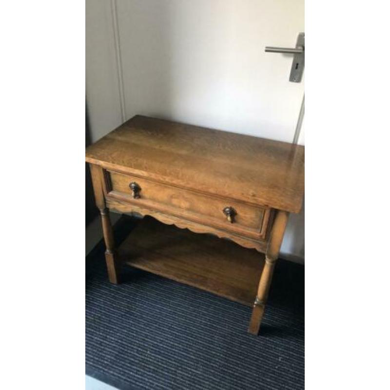 Antieke sidetable met kleplade en plank
