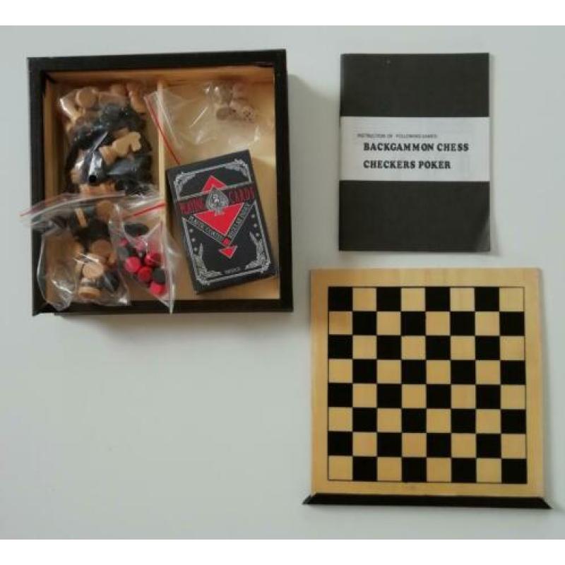 Houten (reis)uitvoering back gammon, schaken, pokeren, etc.