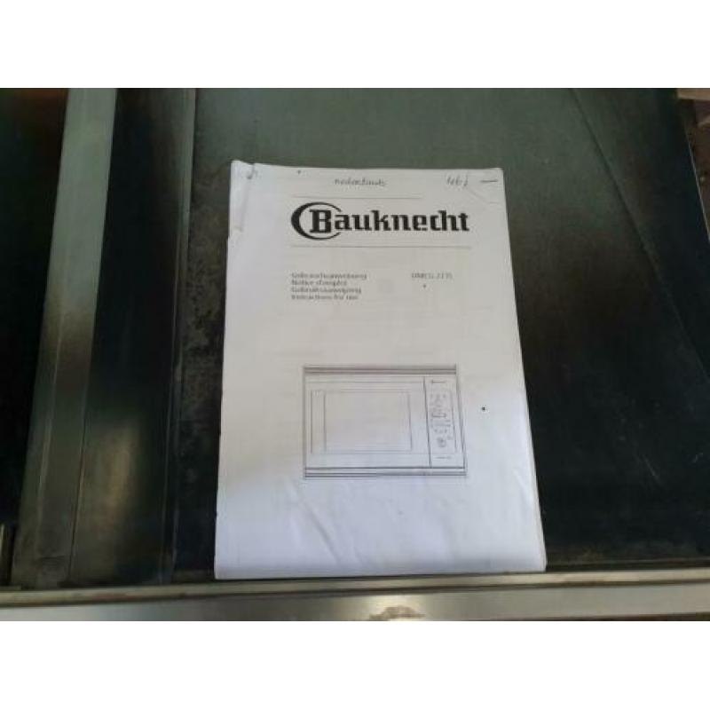 Een vaatwasser en oven