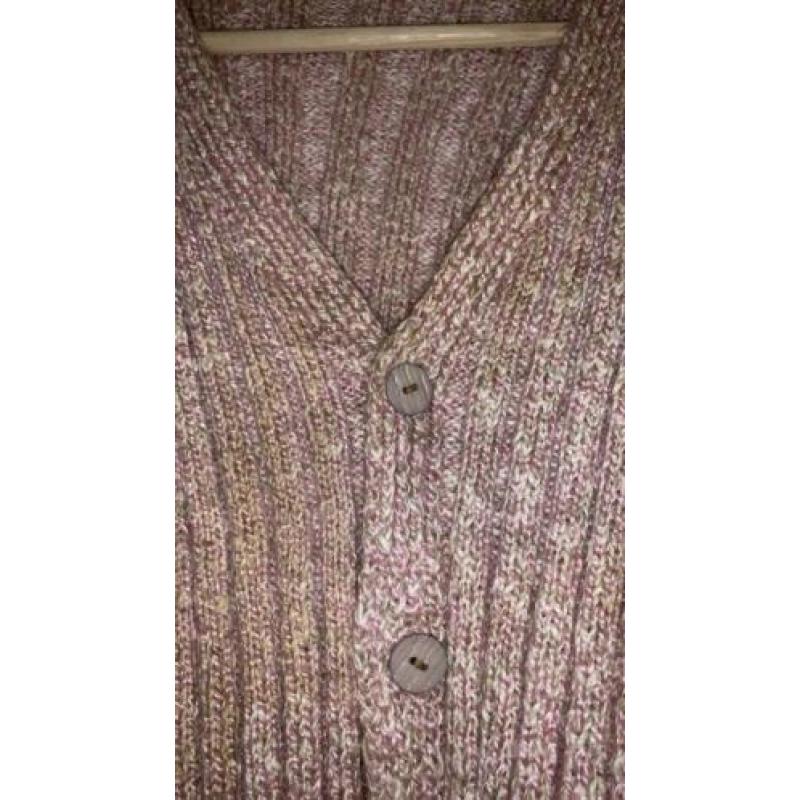 Handgebreid zacht roze wit & bruin trui met knopen