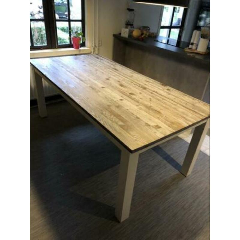 Mooie eettafel zo goed als nieuw - 2 jaar oud - was €499