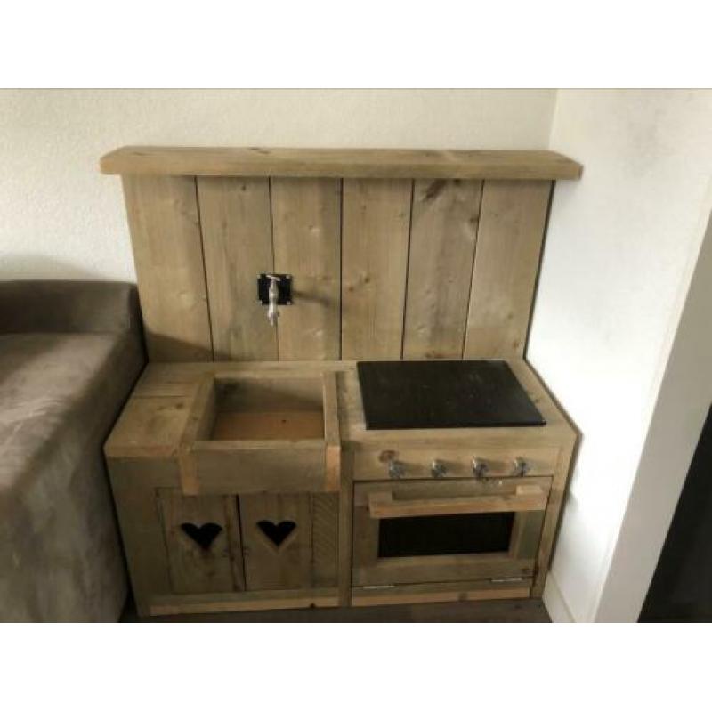 Kinderkeuken steigerhout met toebehoren.