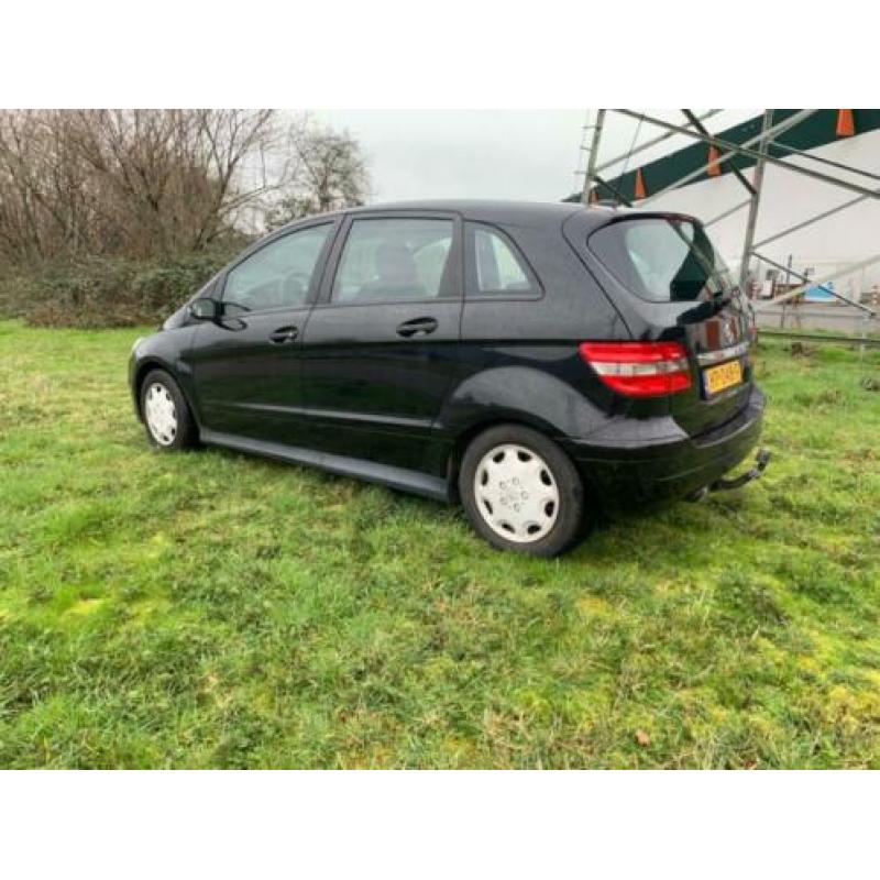 Mercedes B 170 2005 Zwart Set Winterbanden Trekhaak Airco