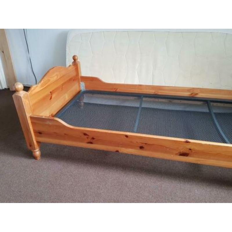 Houten bed + Auping spiraalbodem 210cm