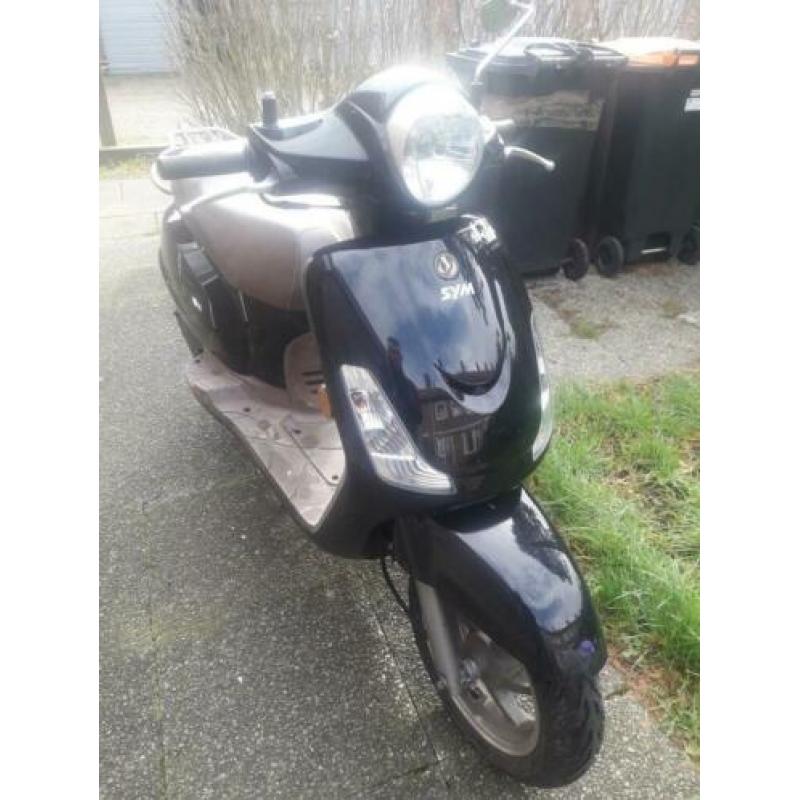 Sym fiddle 2 geel kenteken 4 takt.