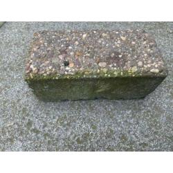 gratis af te halen tuintegels / klinkers ongeveer 16 m2