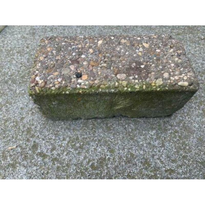 gratis af te halen tuintegels / klinkers ongeveer 16 m2