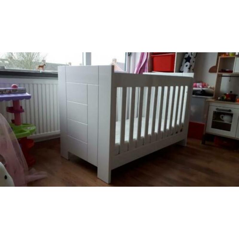 Ledikant bopita hoog glans wit met commode hoogglans wit
